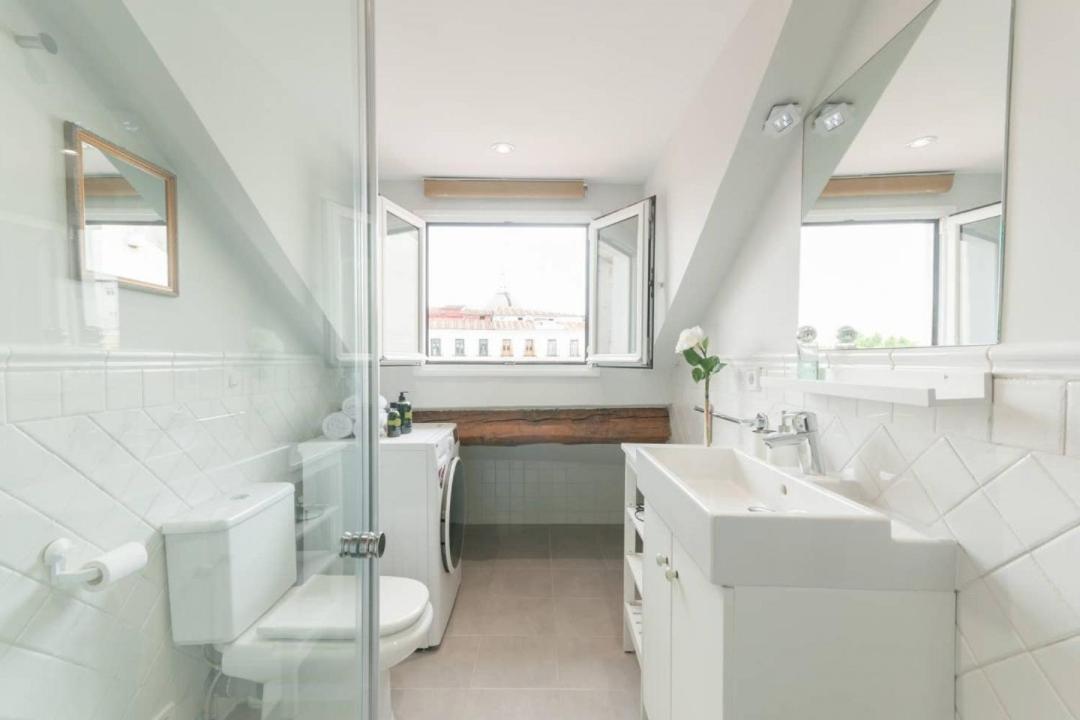 Cozy One-Bedroom Penthhouse La Latina Madrid Luaran gambar